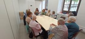 Residents del Centre Geriàtric Maria Gay de Girona participen al "Compartim Aficions" de Càritas Girona