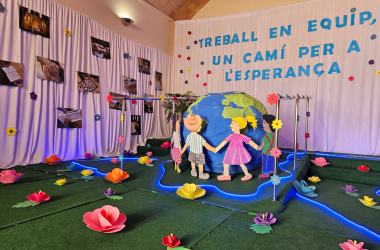 L'exposició, en la preciosa església de la Casa Mare de les Religioses de Sant Josep de Girona, ha rebut una gran afluència de visitants, admirant el treball realitzat entre professionals i persones usuàries i residents del Centre.