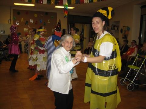 Celebración del carnaval en el Centro Geriátrico Maria Gay