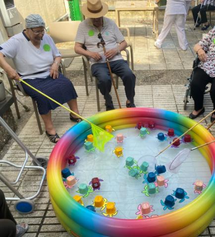 Yincana refrescante para los residentes y usuarios de centro de día y hospital de día del Centre Geriàtric Maria Gay de Girona