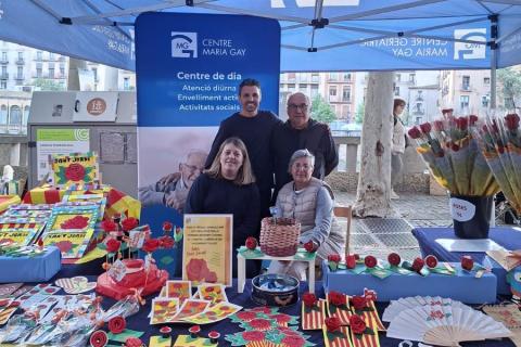 Treballadors i voluntaris a la nostra parada de Sant Jordi al Barri Vell de Girona.