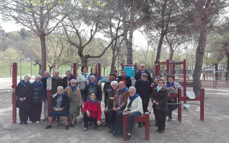 Residentes del Centro Geriátrico María Gay en el Parque Urbano de Vista Alegre (Gerona)