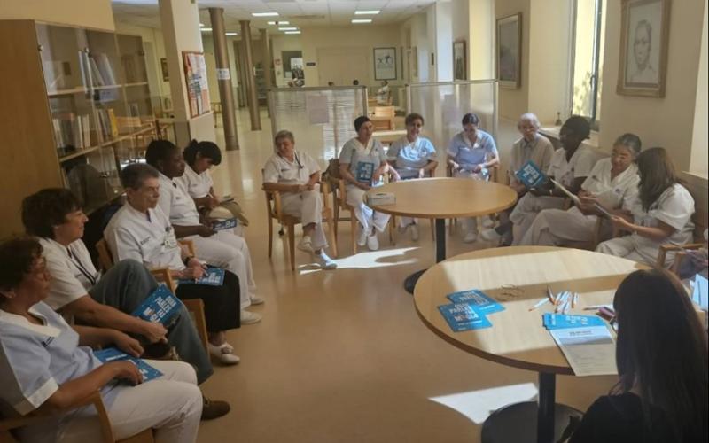 El Centre Maria Gay tiene actualmente 12 parejas lingüísticas, con integrantes que aprenden o enseñan el catalán.