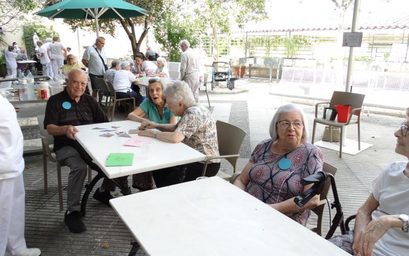 Gimcana refrescant pels residents i usuaris de centre de dia i hospital de dia del Centre Geriàtric Maria Gay de Girona