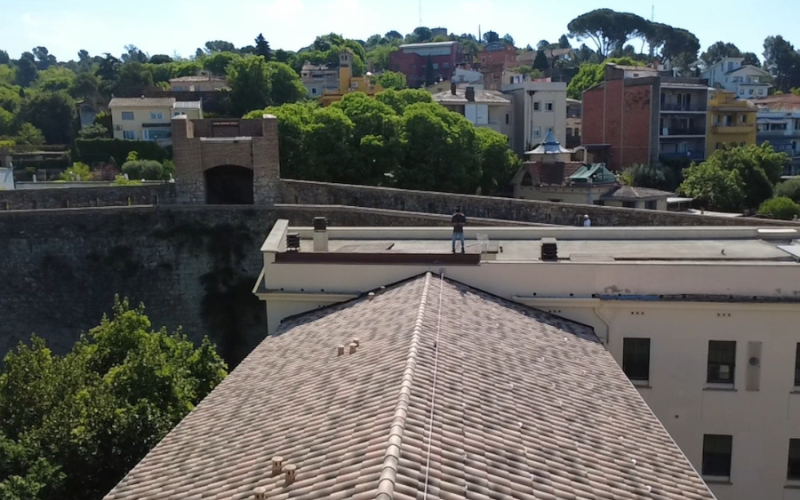 Vista panoràmica del Centre Maria Gay i de la muralla de Girona. Vista panoràmica del Centre Maria Gay i de la muralla de Girona.