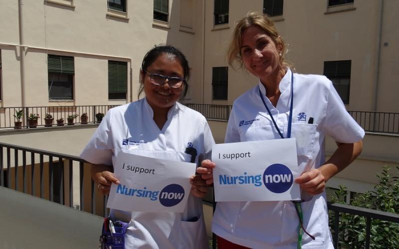 Dues infermeres del Centre Geriàtric Maria Gay, que s'ha adherit al programa Nursing Now