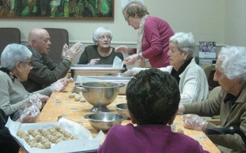 En el Centro Maria Gay hemos hecho "panellets"