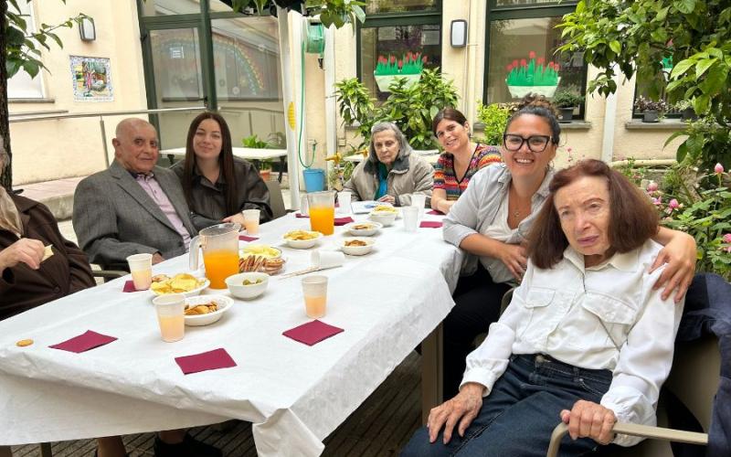 Pica-pica al jardí del nostre Centre.