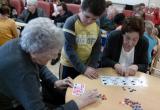 Bingo con la Escuela Cor de Maria en le Centre Geriàtric Maria Gay