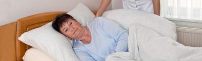 Atencions d'infermeria per a persones grans amb demència