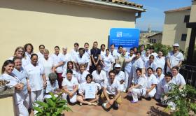 Foto del equipo, celebrando la acreditación, posible gracias a la dedicación y profesionalidad de todo este equipo humano.