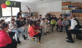 El metge del Centre Geriàtric Maria Gay, Dr. Jordi Sanz, va visitar el Col·legi Sagrada Família de Girona.