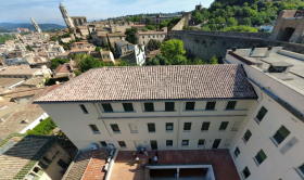 Vista panoràmica del Centre Maria Gay i de la ciutat de Girona.
